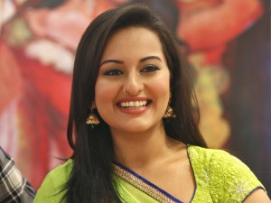 Bollywood actress Sonakshi Sinha smiles during a promotional event for her upcoming movie 'Rowdy Rathore' in the western Indian city of Ahmedabad May 25, 2012. The movie is directed by Prabhu Deva and is scheduled for release on June 1. REUTERS/Amit Dave (INDIA - Tags: ENTERTAINMENT) - RTR32LYR